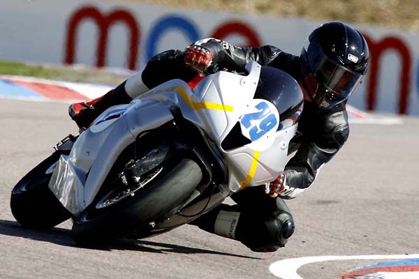 Guy Martin in action at Thruxton (Glynne Lewis)